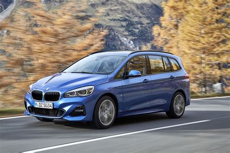 bmw 2シリーズ グランツアラー 未来の都市を駆け抜ける夢のクルマ